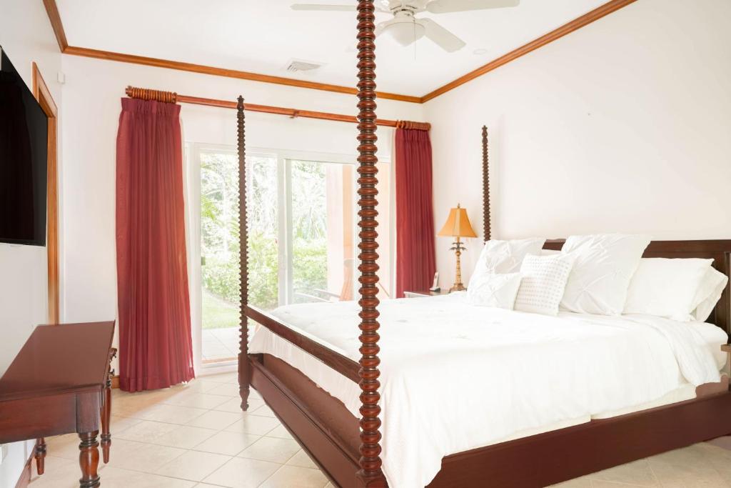 Secluded Garden Paradise Condo @Los Sueños photo 4
