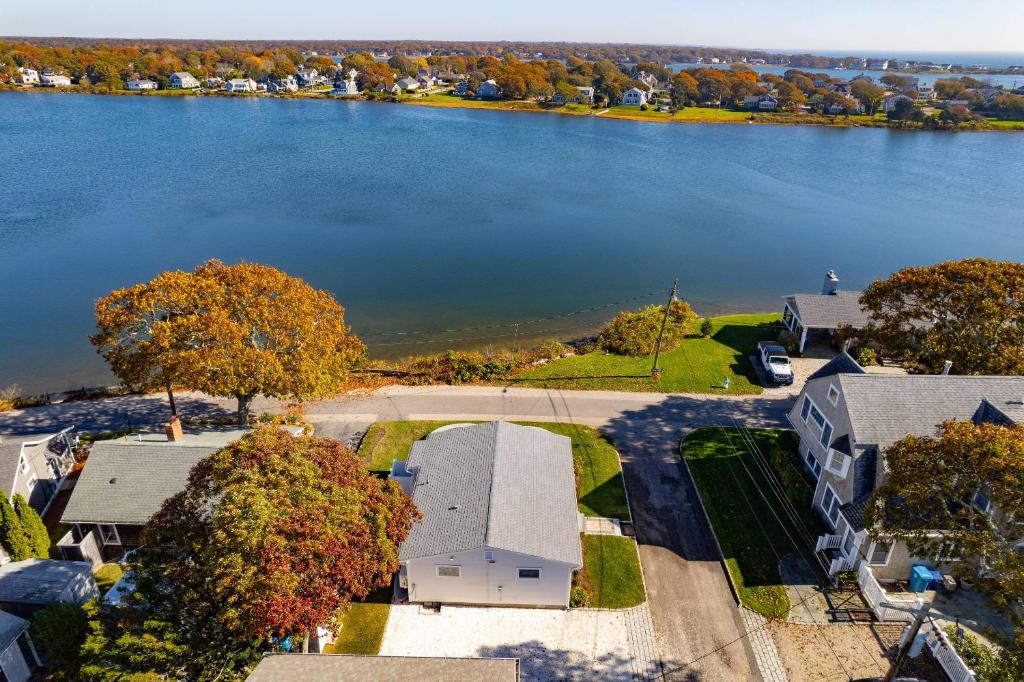 Water View Falmouth Gateway 3BR Family Retreat