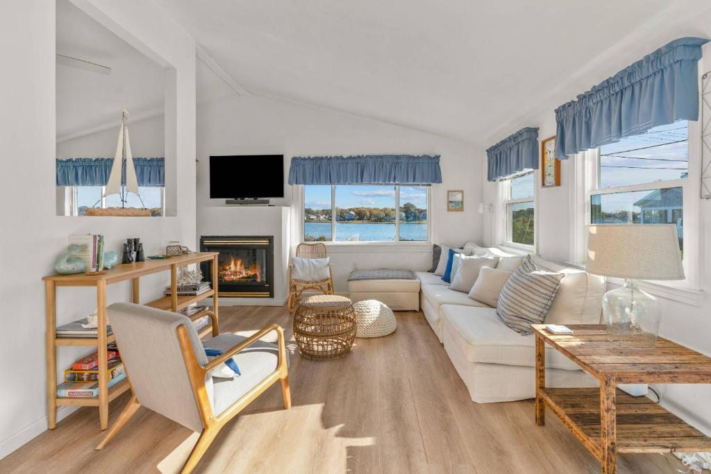 Water View Falmouth Gateway 3BR Family Retreat photo 1