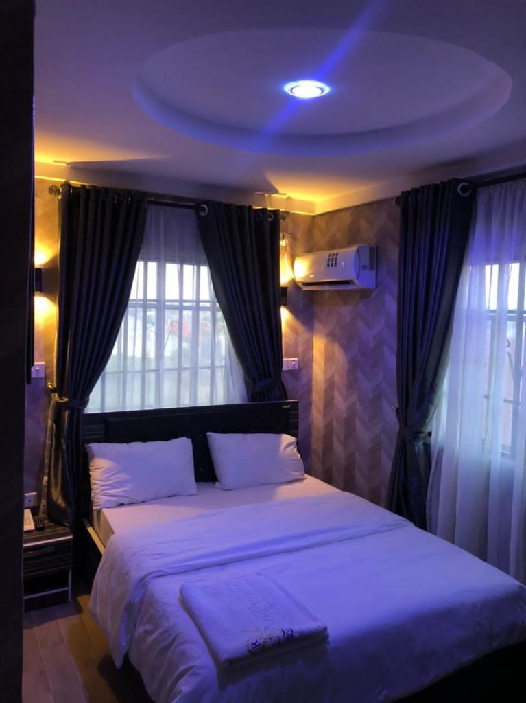 The Royale Premium Inn Iwo photo 4