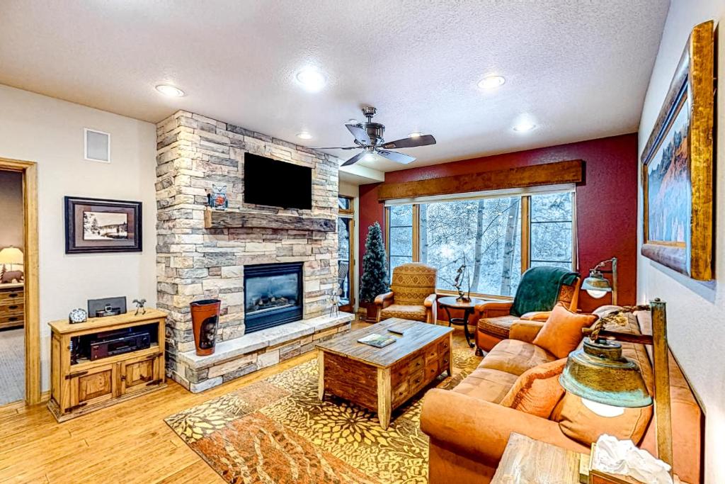 Aspenwood Lodge, Unit 203 photo 1