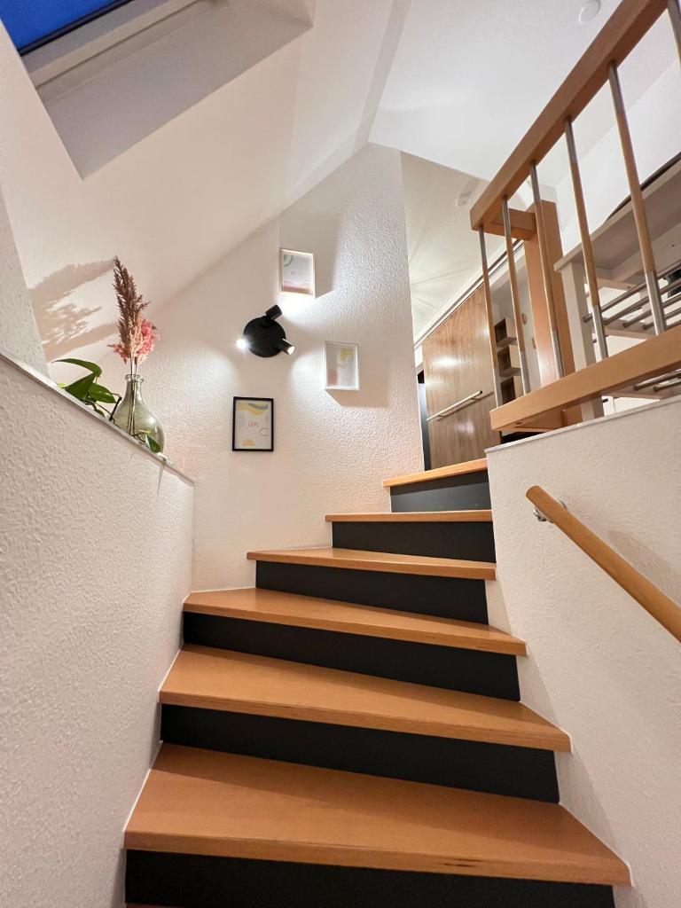 Klimatisierte Dachgeschoss-Oase mit 3 Schlafzimmern, Blick & Komfort photo 4