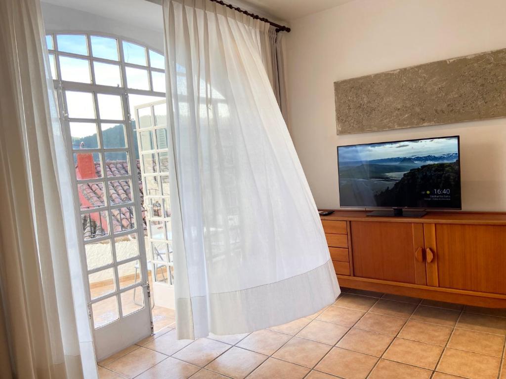 Piso en Vall de Almonacid con vistas, aire acondicionado, Wifi y Smart TV photo 3