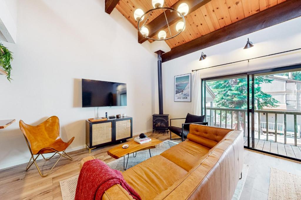 Modern Lake Tahoe Sanctuary photo 1