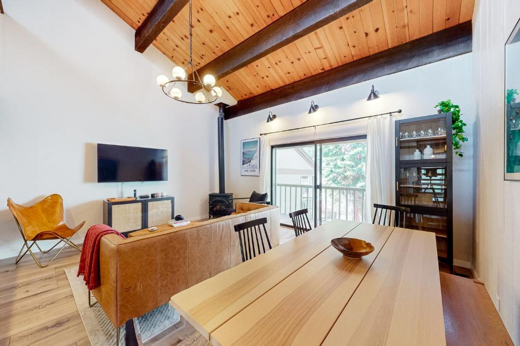 Modern Lake Tahoe Sanctuary photo 3