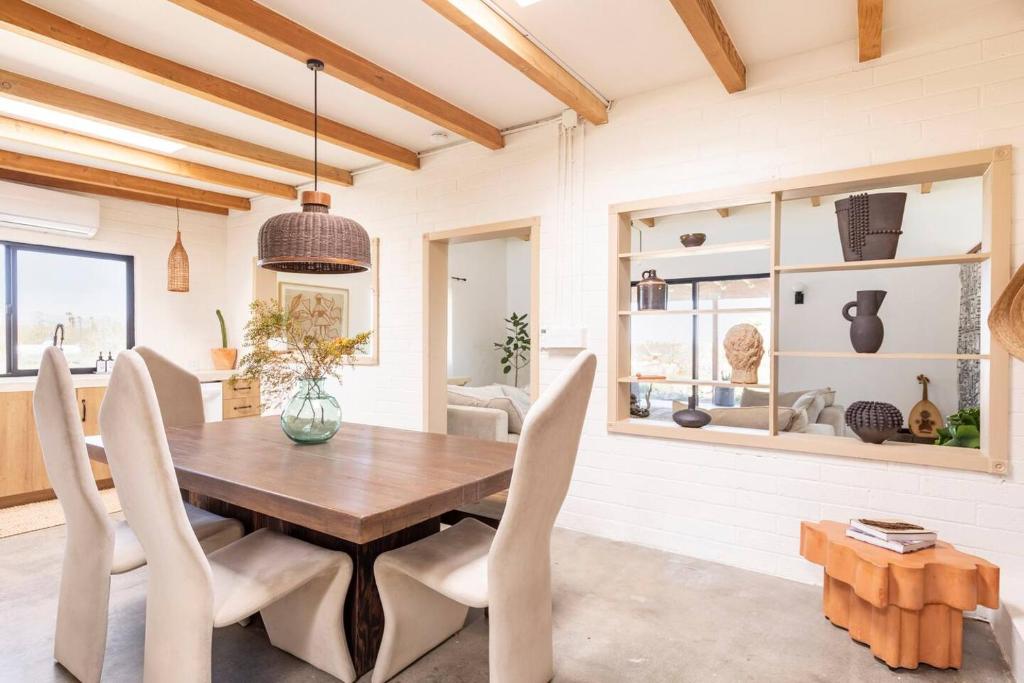 Starlight Mesa Private Getaway with High Desert Magic