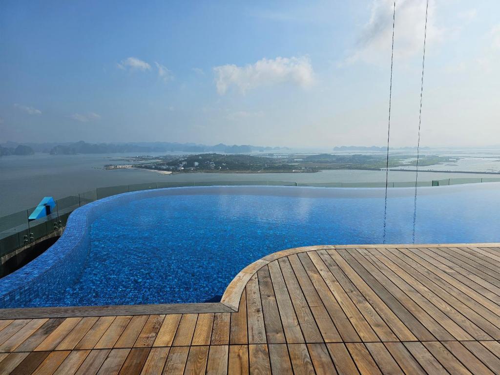 Khách sạn A LaCarte Hạ Long Bay, ngay mặt biển, miễn phí bể bơi