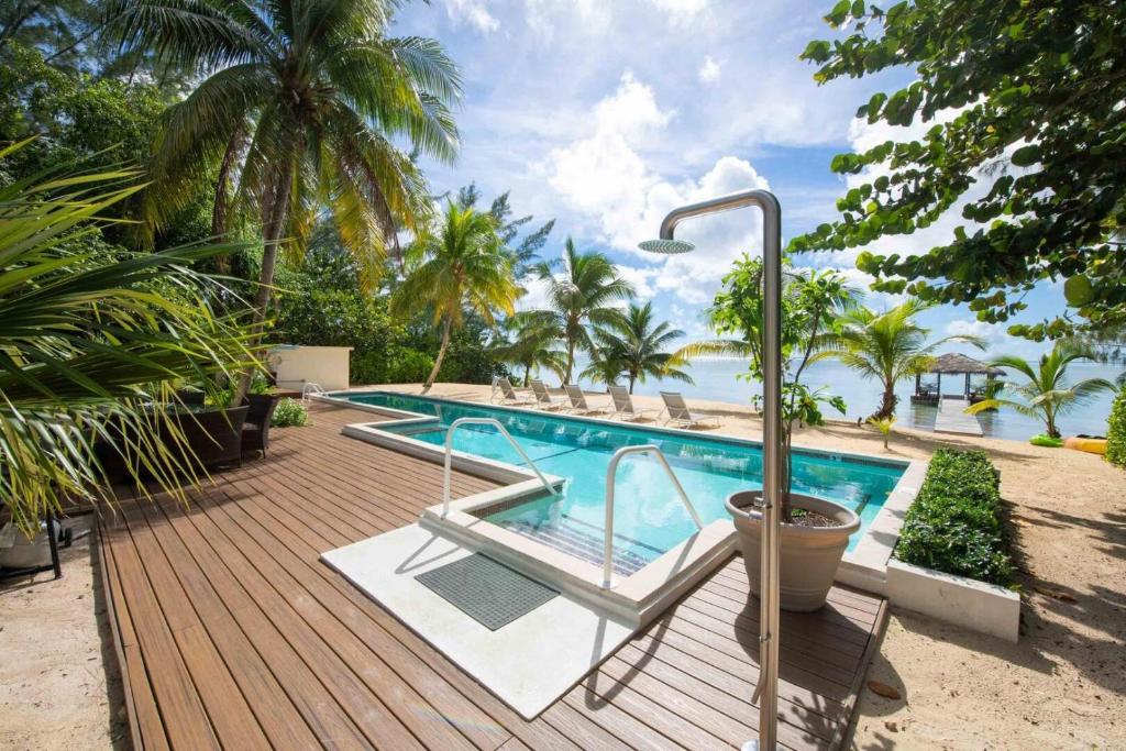 White Cottage by Grand Cayman Villas & Condos photo 1