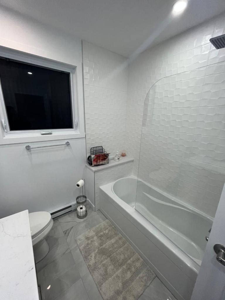 Beautiful Renovated House Laval photo 4