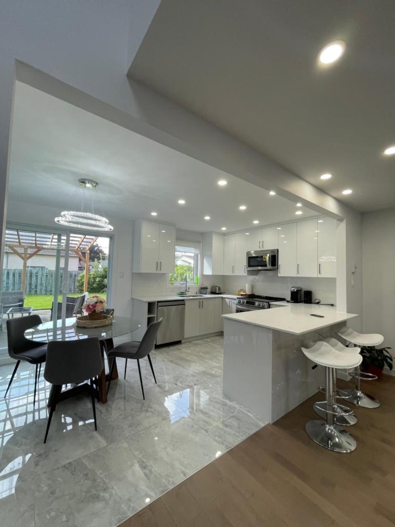 Beautiful Renovated House Laval photo 2