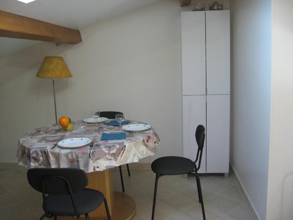 T 2 avec velux au 1er étage de 34 m2 photo 4