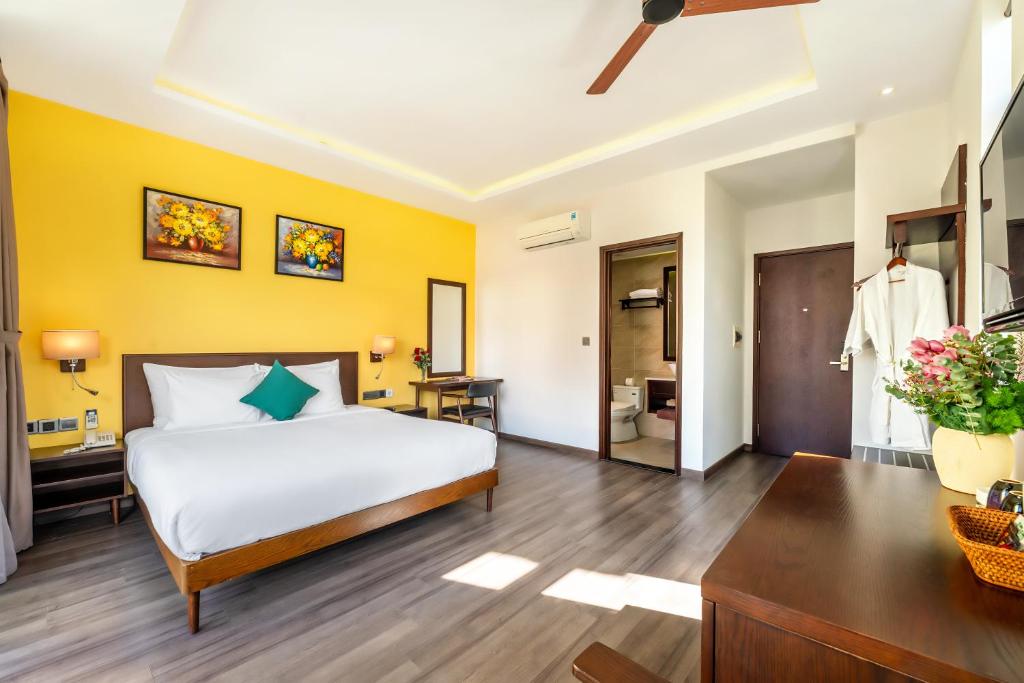 Villa Soleil Hoi An - Tap to explore photos