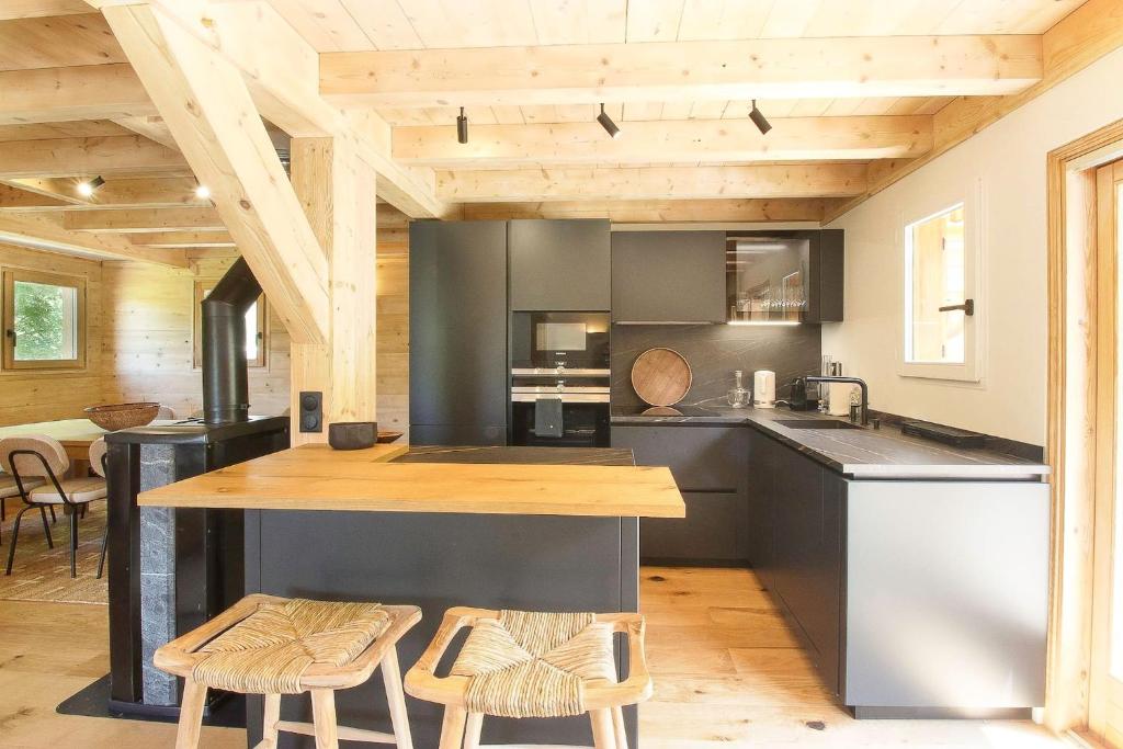 Chalet Béchar - 10pax - 155m2 Rénové - Sauna - Jacuzzi - Vues sur le Massif du Mont-Blanc photo 1
