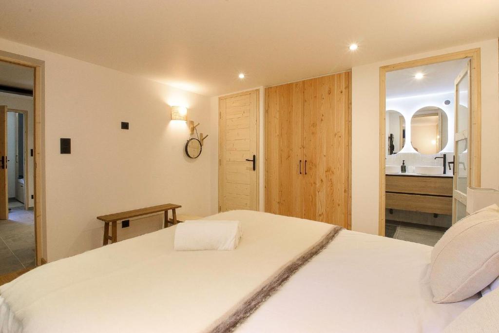Chalet Béchar - 10pax - 155m2 Rénové - Sauna - Jacuzzi - Vues sur le Massif du Mont-Blanc photo 3