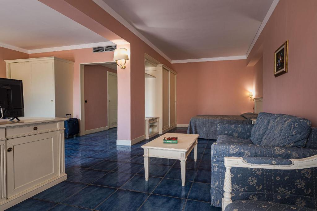 Salice Resort - Tap to explore photos
