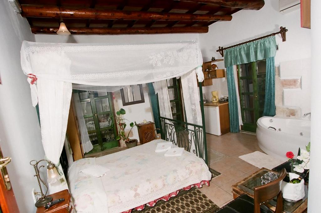 Ifigenia Lux MAISONETTE in oldtown and Villas in theriso vilage 14 km outside of chania photo 3