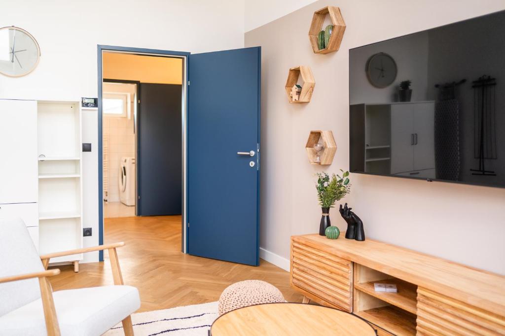 MyFlat - Bright Apartment near Central Station - Tap to explore photos