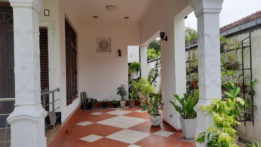 Party Allowed luxury 4 roomed Furnished house in Jaela photo 1