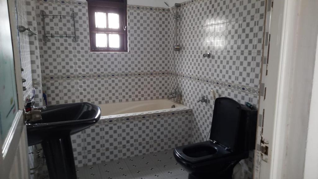 Party Allowed luxury 4 roomed Furnished house in Jaela photo 2