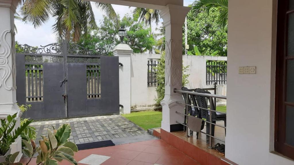 Party Allowed luxury 4 roomed Furnished house in Jaela photo 3