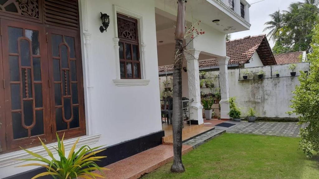 Party Allowed luxury 4 roomed Furnished house in Jaela photo 4