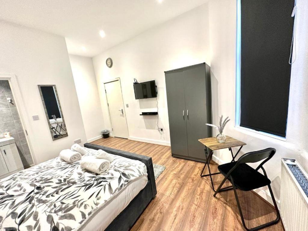 Hounslow Suites - TW3