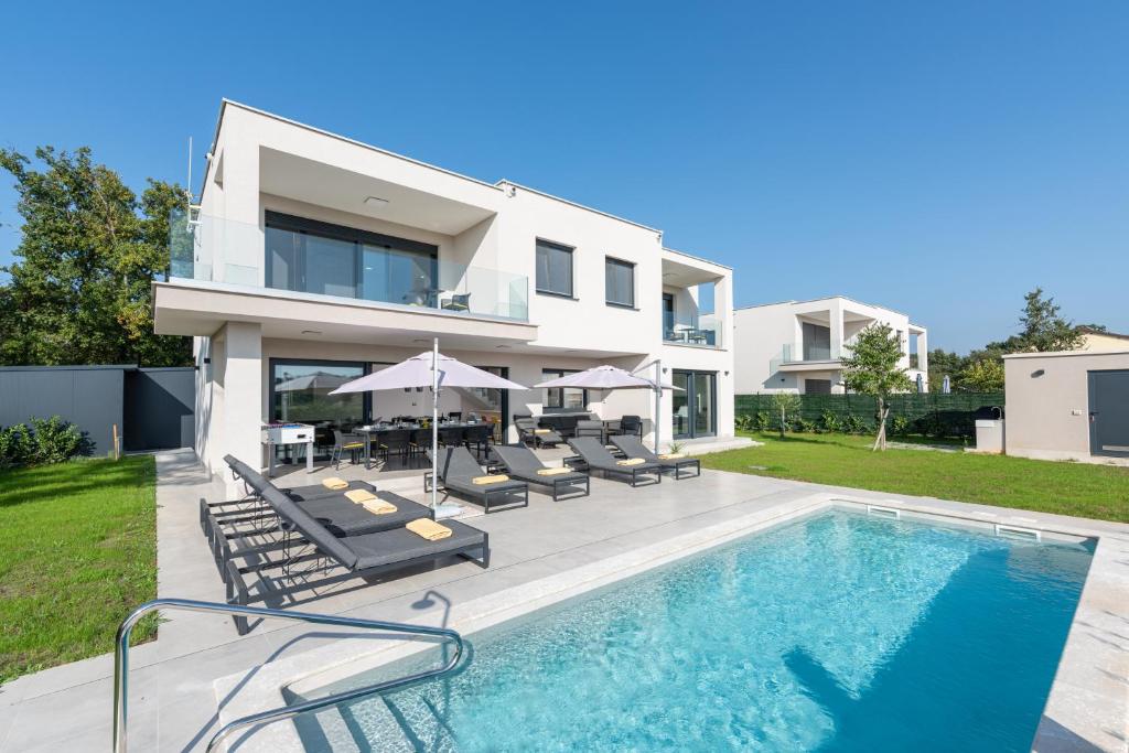 Villa Pina***** in Karigador/Novigrad photo 1
