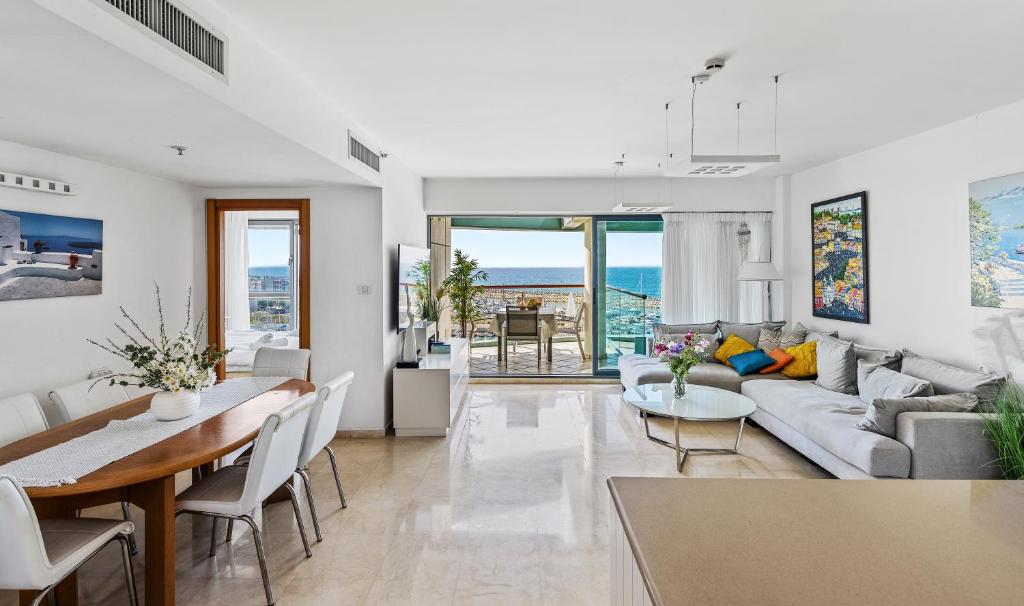 Beach Front Luxury Apartment