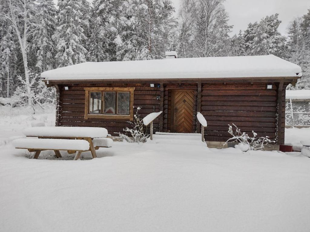 Charmig stuga mitt i naturen! photo 1