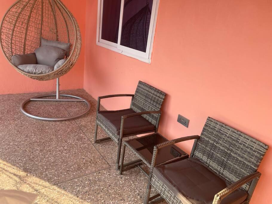 Bright & Beautiful 2-Bed Apartment, Central Kumasi photo 3