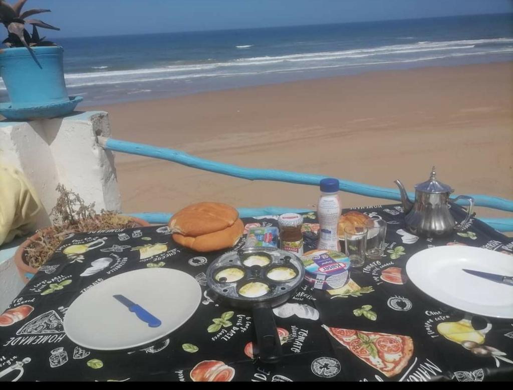 Cave's on to the beach photo 3