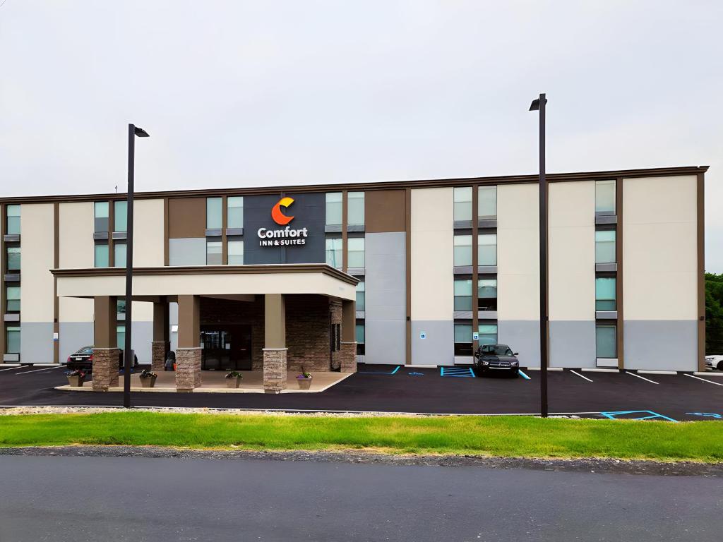 Comfort Inn & Suites Wyomissing/Reading image