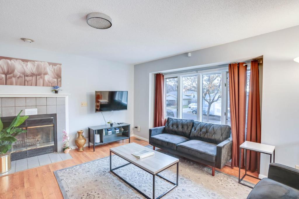 Lovely Minneapolis Home Near Target Field! photo 3