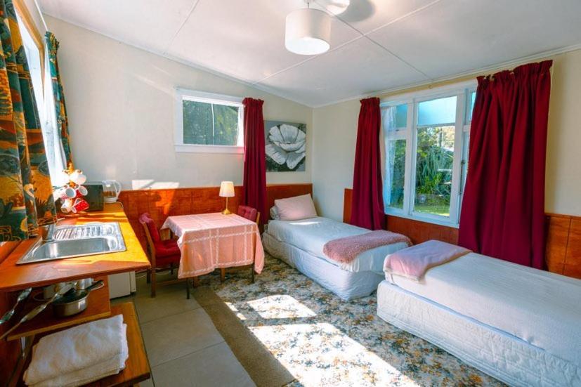 Brunnerton Lodge and Backpackers photo 1