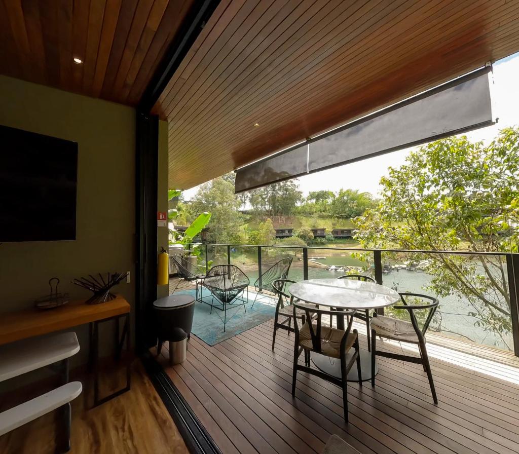 Joinn Houtel photo 1