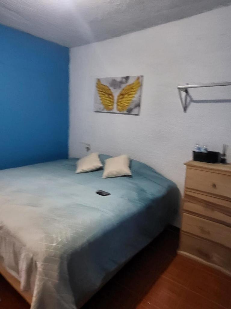 Visita Pachuca junto a familia , 2 Recamaras 1- cama ks , Recamara 2 -1 Cama KS , baño privado , 1 Comedor (Refrigerador, desayunador, estufa )