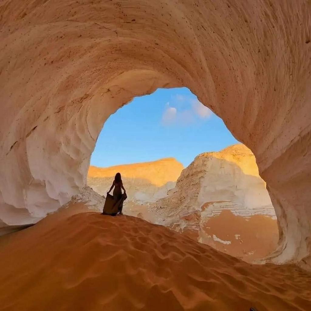 White desert & Black desert camb photo 1