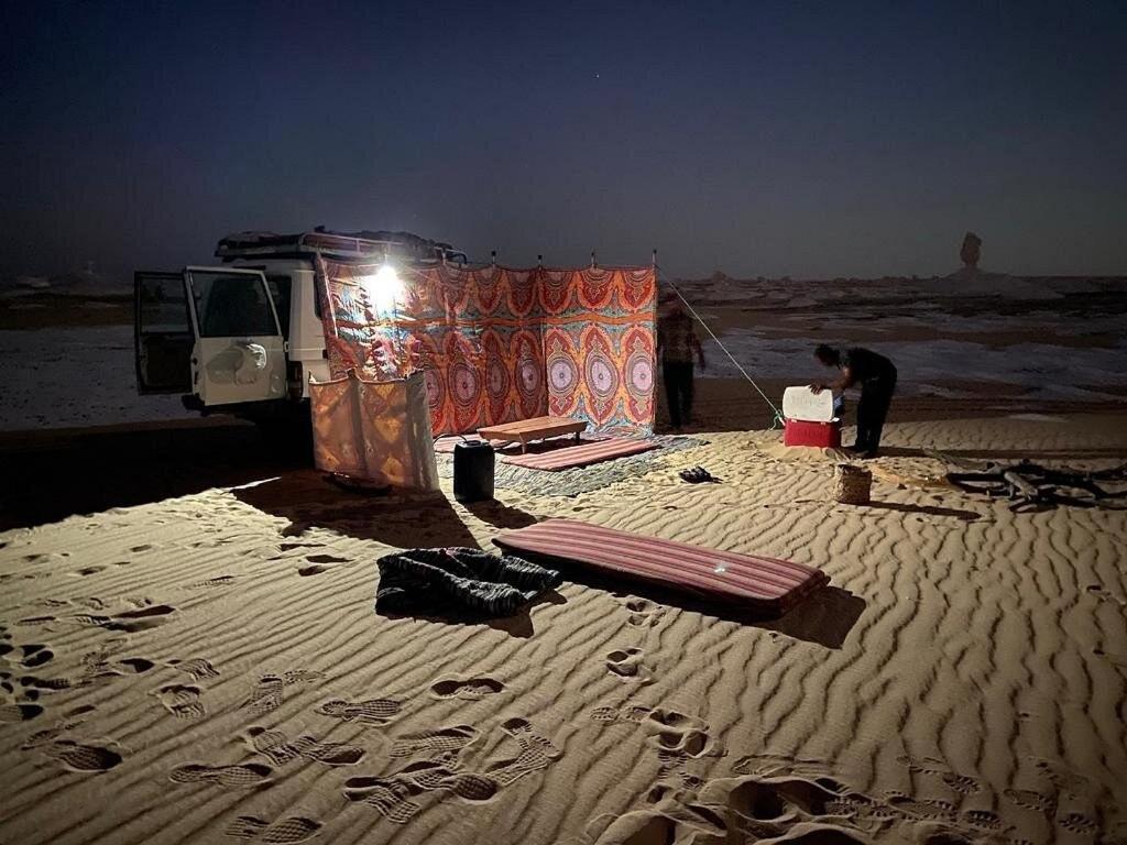 White desert & Black desert camb photo 3