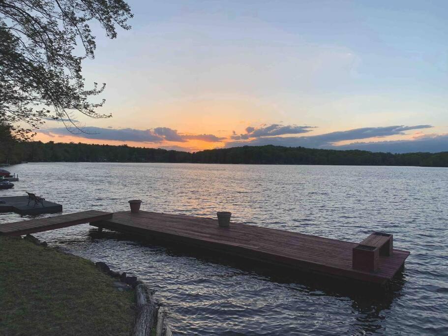 *Bear Hugs Chalet* SKI*Games *NewHotTub*Fire Pit photo 1