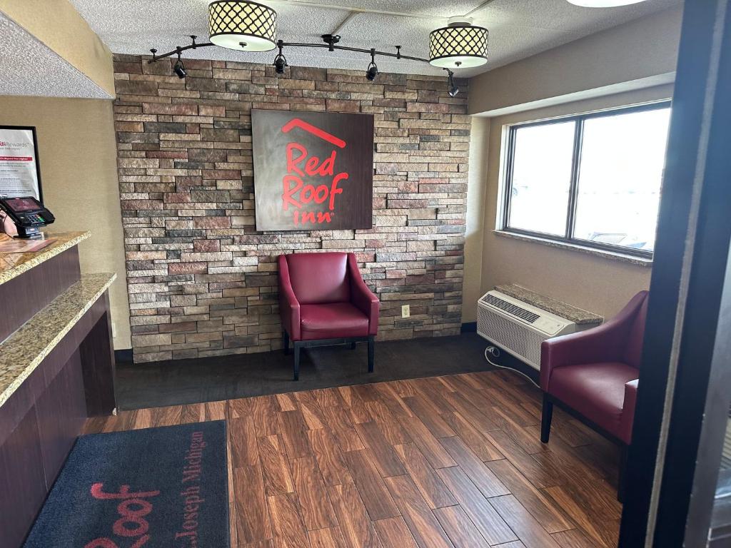 Red Roof Inn Benton Harbor - St. Joseph photo 1