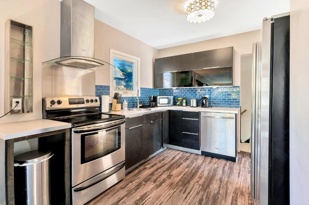 Trendy Cute Home in Calm Neighborhood photo 2
