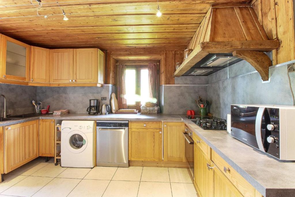 Le Chalet des Chavants - 8ch - 300m2- Grand Jardin - Vues du Mont-Blanc photo 2