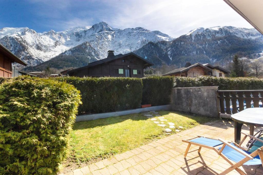 Lilas - Awesome view of the Mont-Blanc Range photo 1
