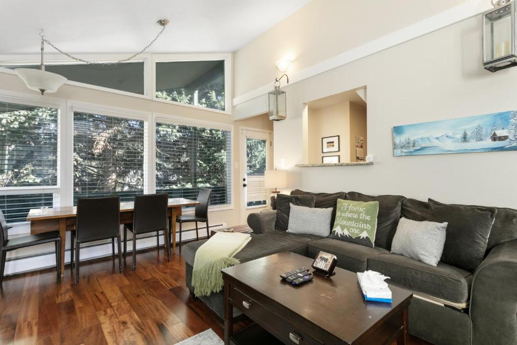 925 Red Sandstone condo photo 2