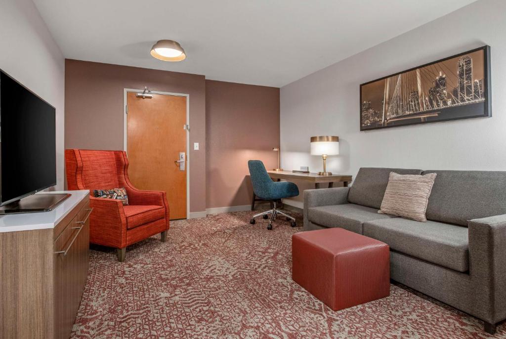Hilton Garden Inn Dallas-Allen - Tap to explore photos