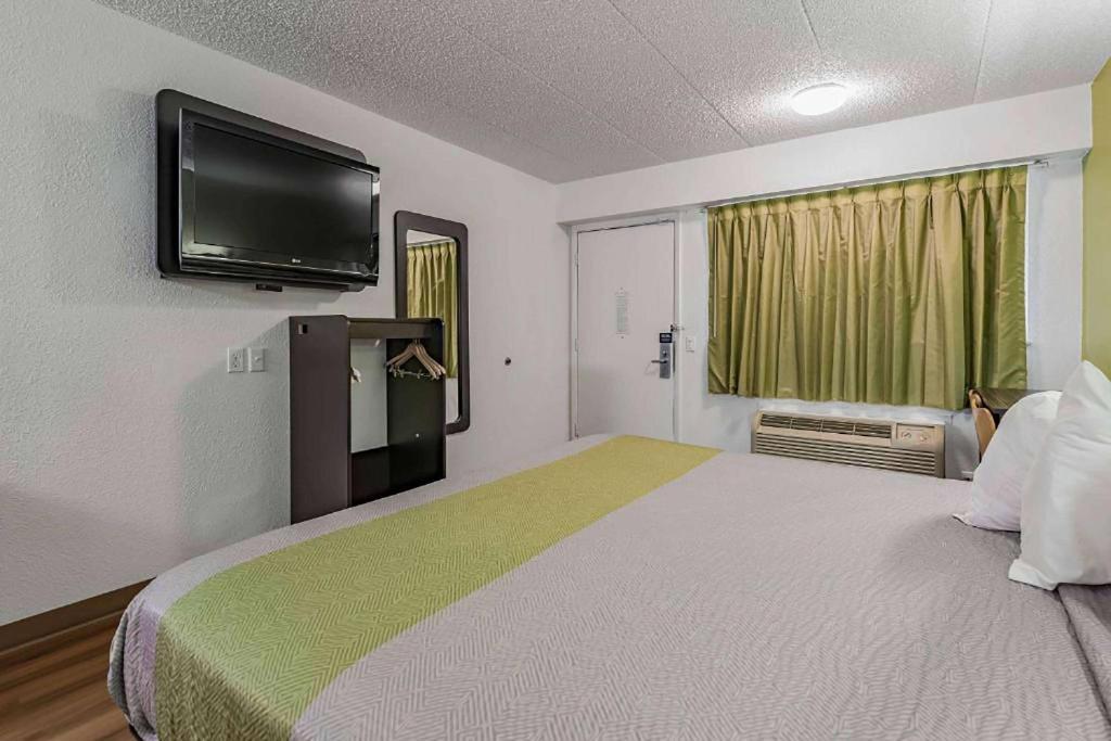 Days Inn by Wyndham Cincinnati I-71 photo 4