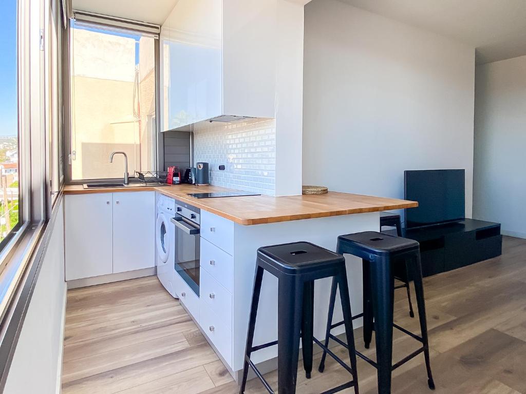 Phaedrus Living: Ourania City Heights Flat photo 1