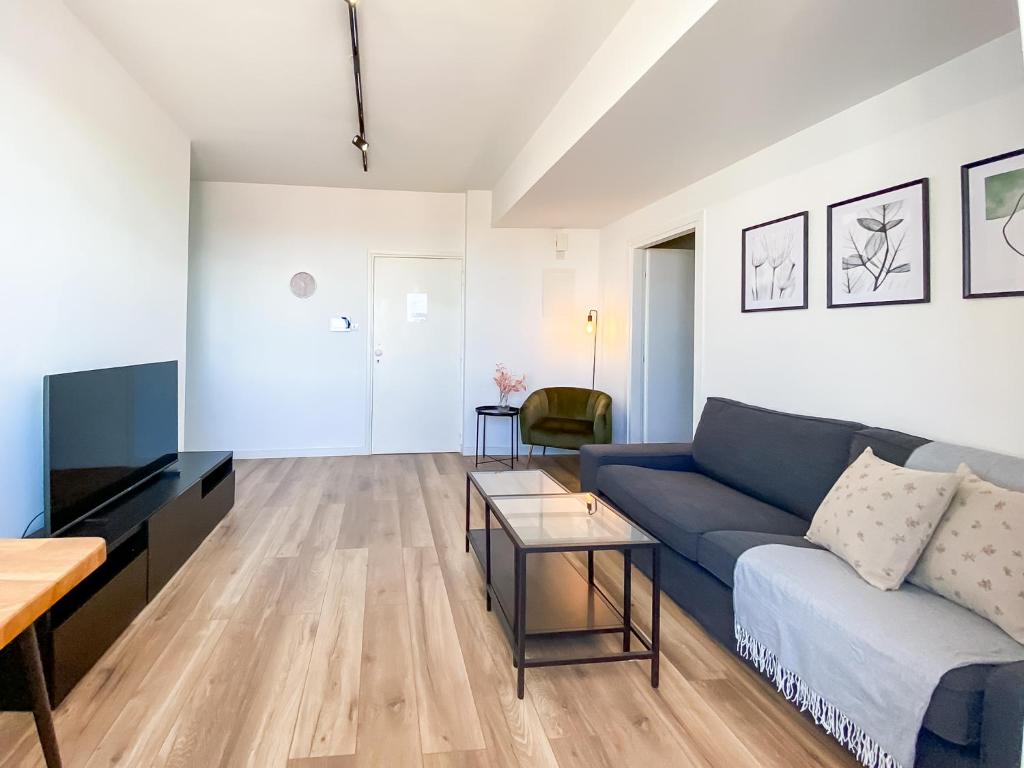 Phaedrus Living: Ourania City Heights Flat photo 3