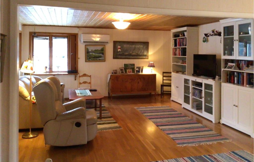Awesome Home In Norrtlje With Wifi photo 3