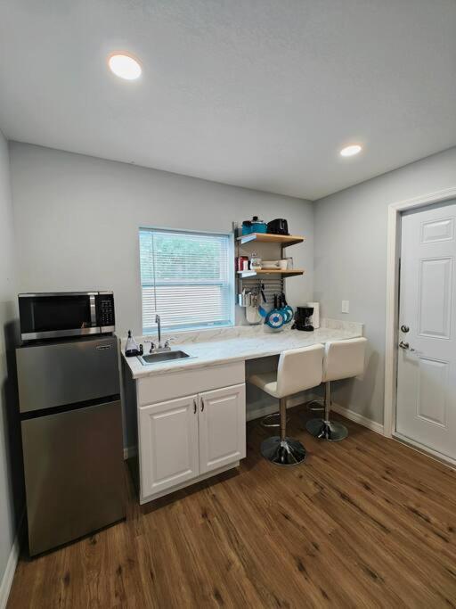 Gorgeous suite central location photo 4